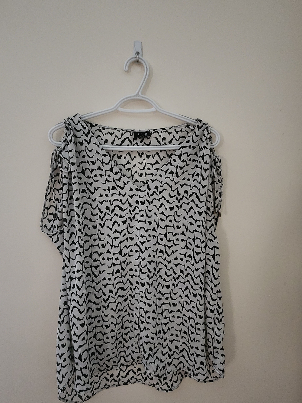 A.N.A. Navy White Abstract Ruched Shoulder Blouse XL